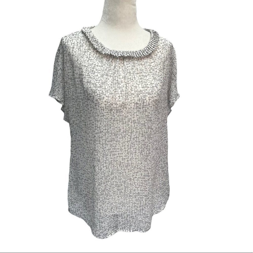 UNITED Colors of Benetton White Round Neck Short Sleeve Blouse Top Size M